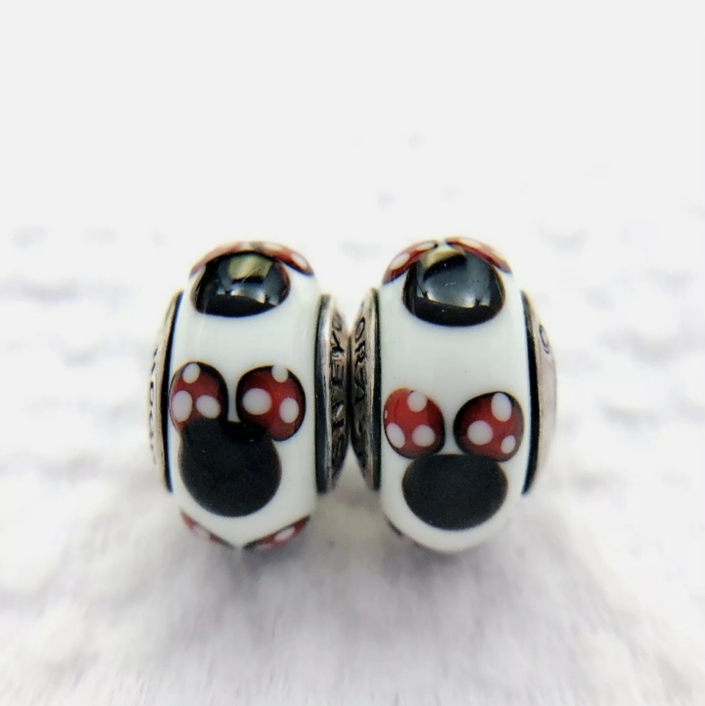 1 Pandora Disney charm BUY 6 OR MORE ITEMS AND A DISCOUNTS